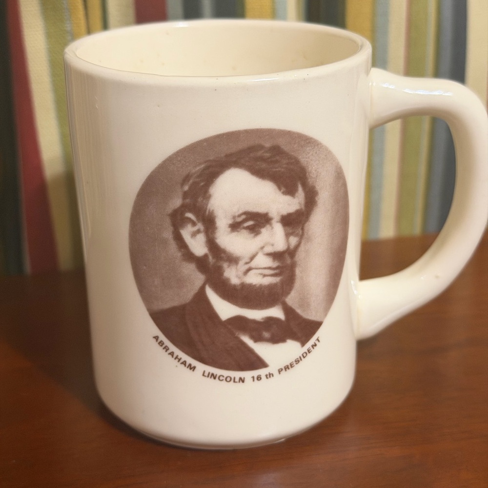 Abraham Lincoln Ceramic Presidential Portrait Mug - Cream